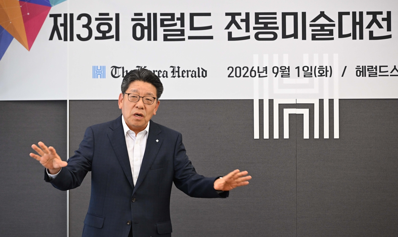 Herald Media Group CEO Choi Jin-young delivers remarks at the steering committee appointment ceremony for the 3rd Herald Traditional Art Competition, held Tuesday afternoon at Herald Square in Yongsan-gu, Seoul. [Lee Sang-sub]