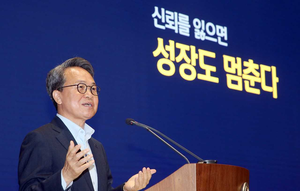 진옥동 신한금융 회장 “고객이 신뢰할 AI 설계가 미래 경쟁력”