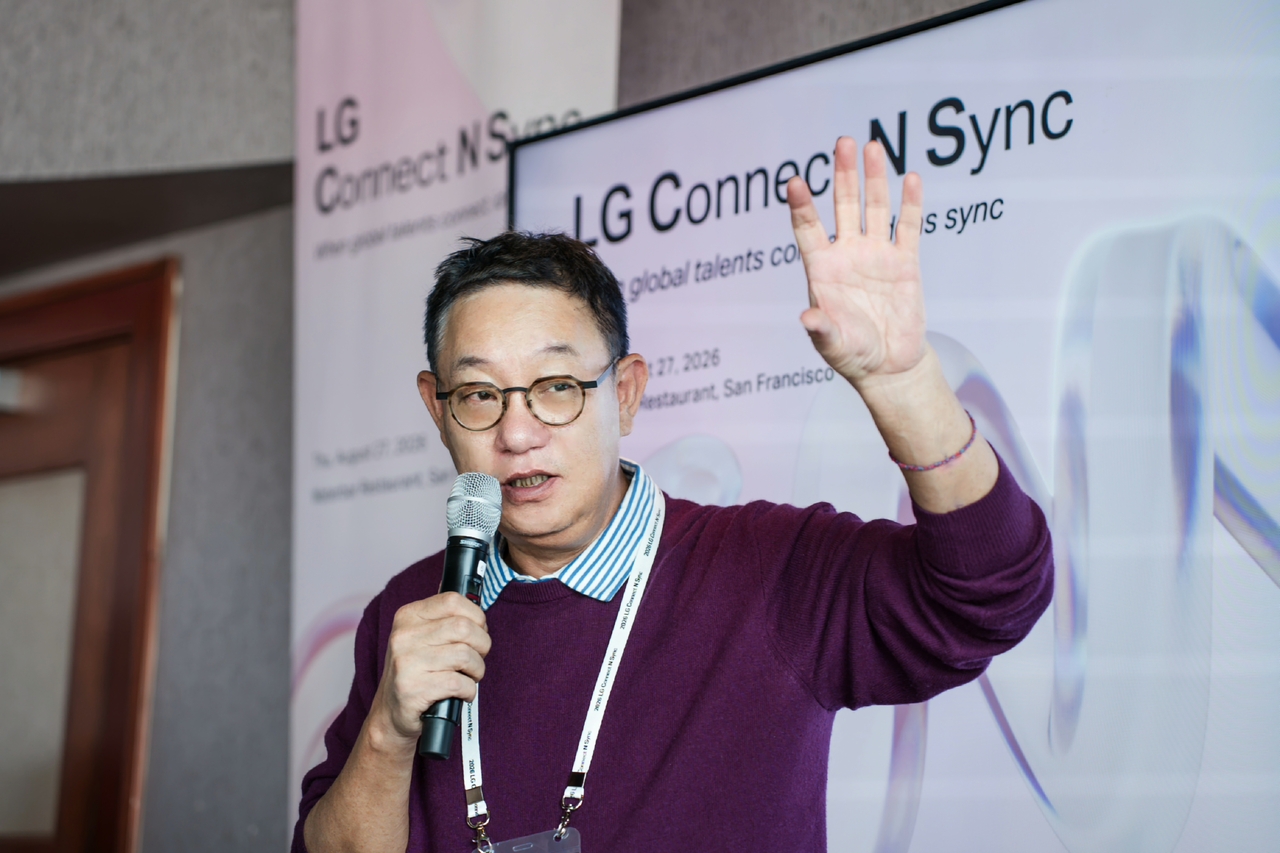 현신균 LG CNS CEO가 최근 미국 현지 주요 대학을 찾고, 석·박사를 대상으로 직접 채용 설명을 진행했다. [LG CNS 제공]
