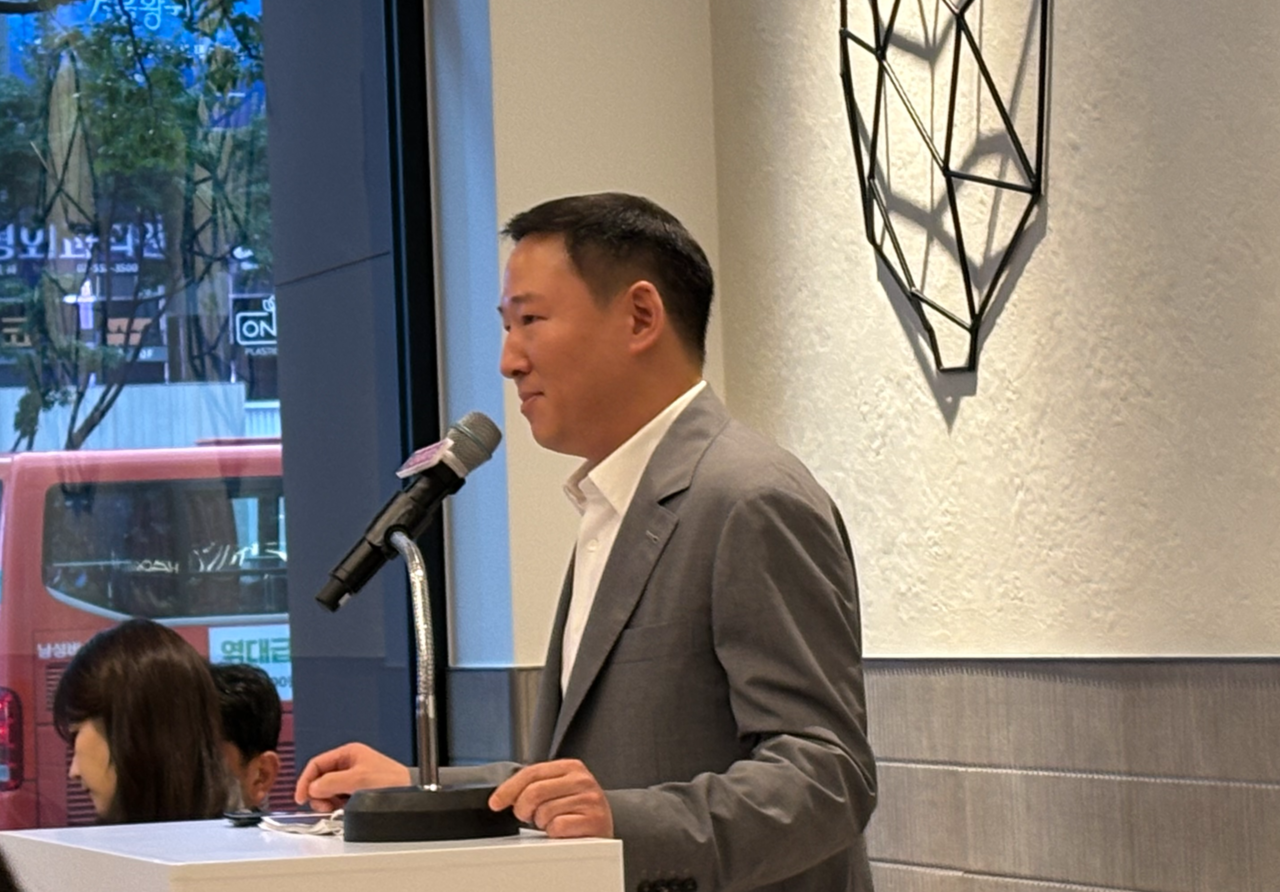 Heo Hee-su, president of Sangmidang Holdings, delivers opening remarks at a press conference held Tuesday at Chipotle's Gangnam location.
