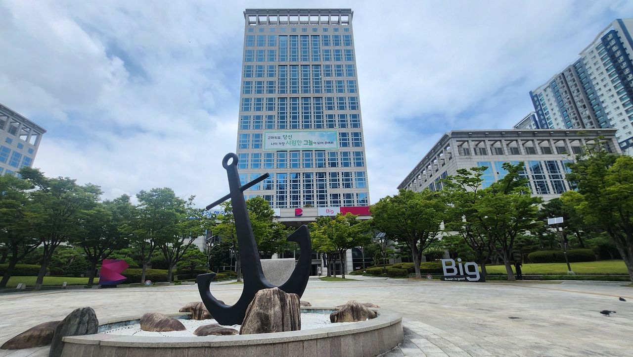 부산시청 전경.      부산=정형기 기자
