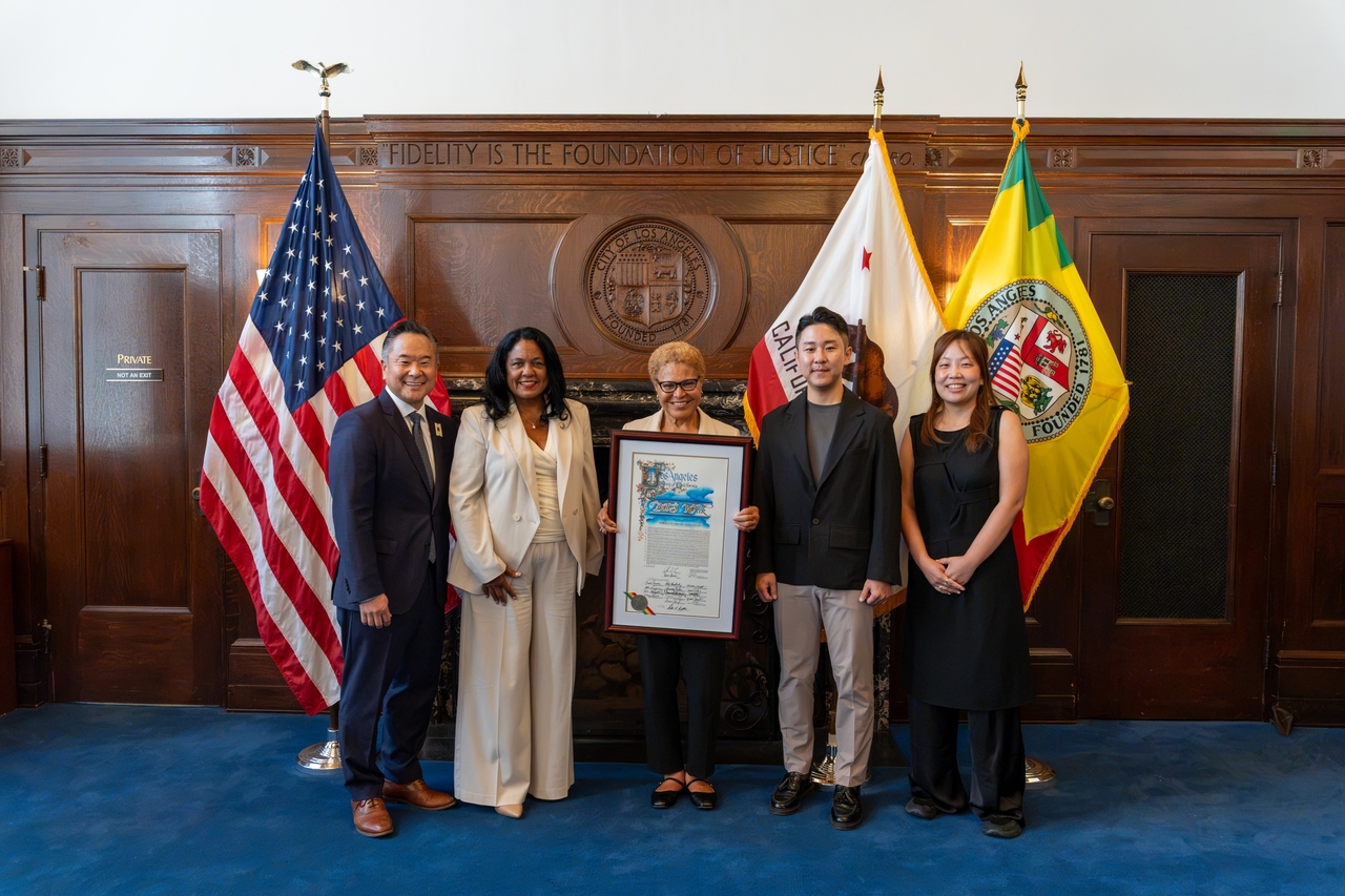 Los Angeles Mayor Karen Bass (center) and City Council member John Lee (left) pose for a photo during a BTS Week proclamation ceremony on Monday. (Los Angeles Tourism and Convention Board)