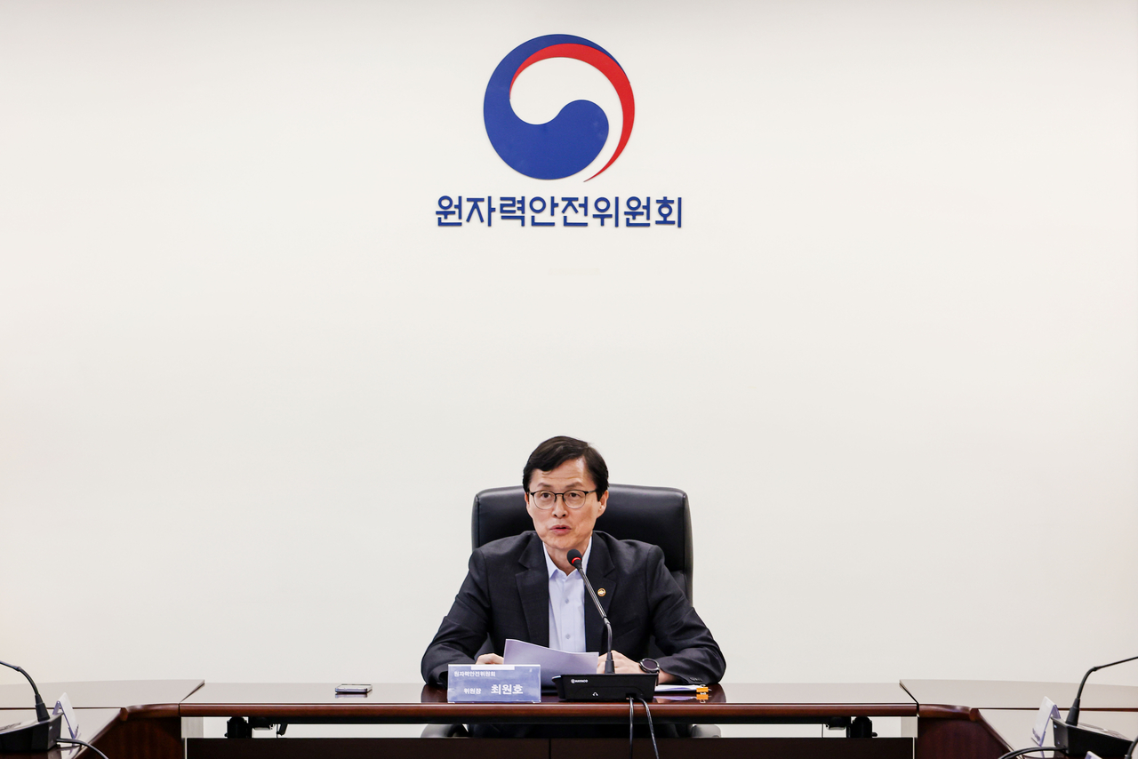 최원호 원자력안전위원회 위원장이 2027년 원자력안전위원회 예산(안) 사전브리핑을 하고 있다.[원자력안전위원회 제공]