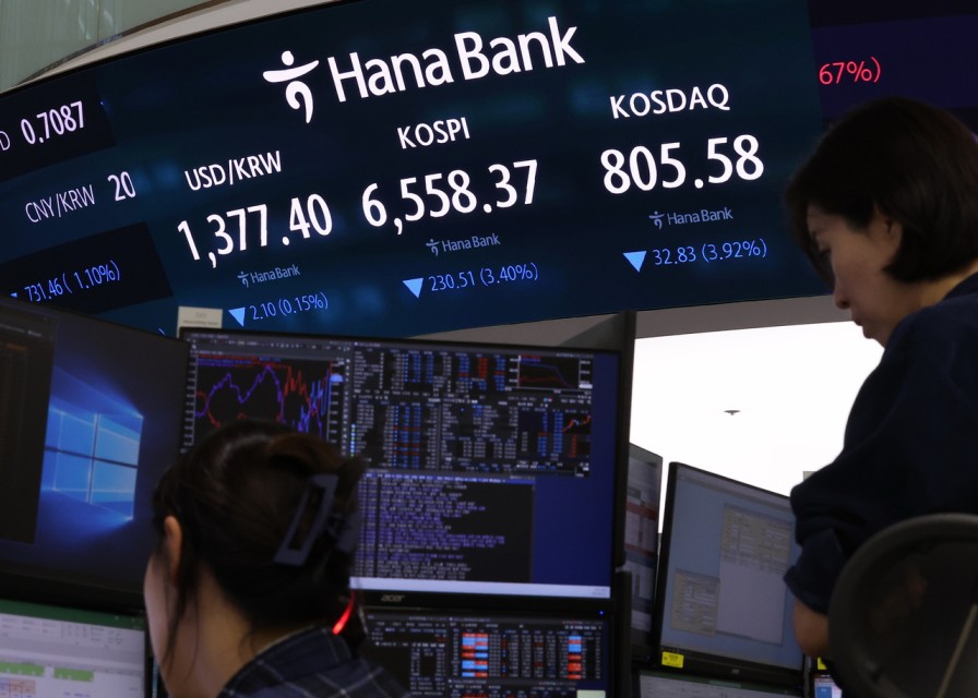 ‘코스피보다 더 낫다’ 8월에만 2조원 폭풍매수…코스닥에 몰려가는 개미들 [투자360]