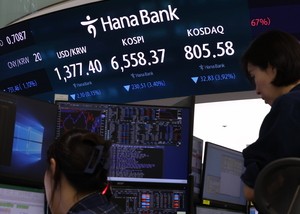 ‘코스피보다 더 낫다’ 8월에만 2조원 폭풍매수…코스닥에 몰려가는 개미들 [투자360]