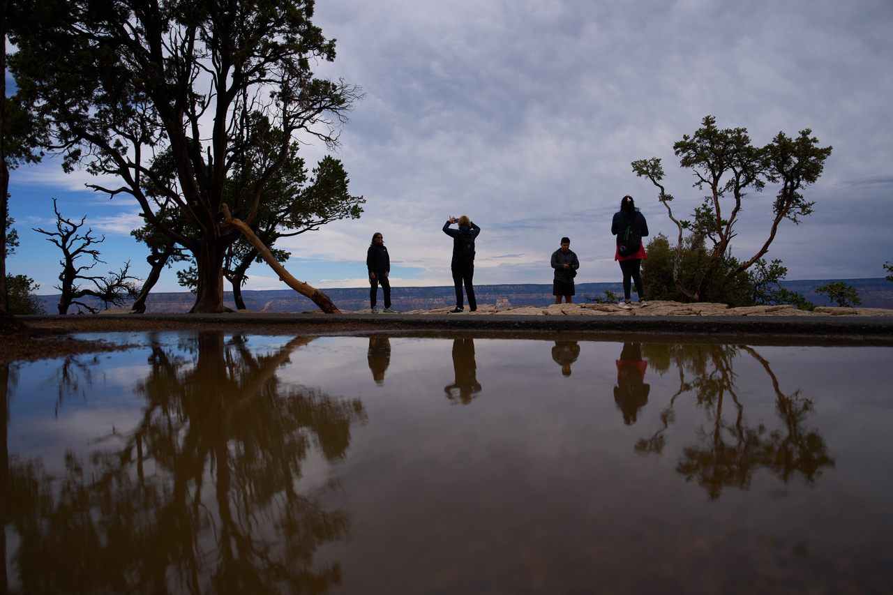 People stand at the rim of the Grand Canyon in Grand Canyon National Park, Arizona, Monday. (AP-Yonhap)