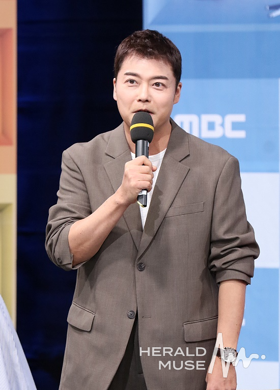 전현무/사진=헤럴드뮤즈DB