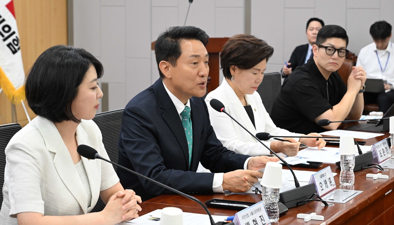오세훈 서울시장이 19일 오전 서울 여의도 국회의원회관에서 열린 ‘막힌 공급-징벌적 과세 8.13 부동산 대책 무엇이 문제인가’ 부동산 토론회에 참석해 인사말을 하고 있다. 이상섭 기자