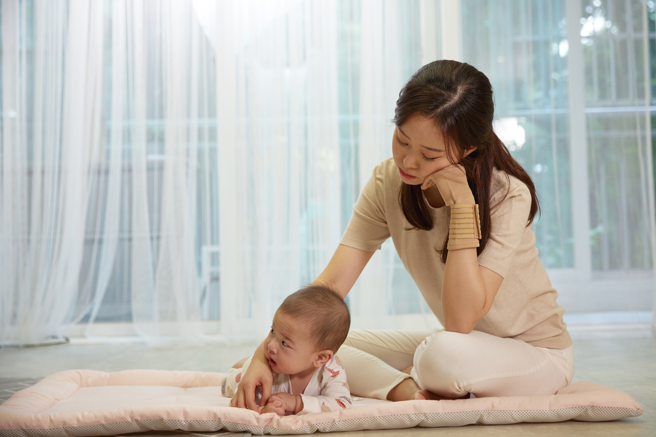 A mother cares for her baby. (Getty Images Bank)