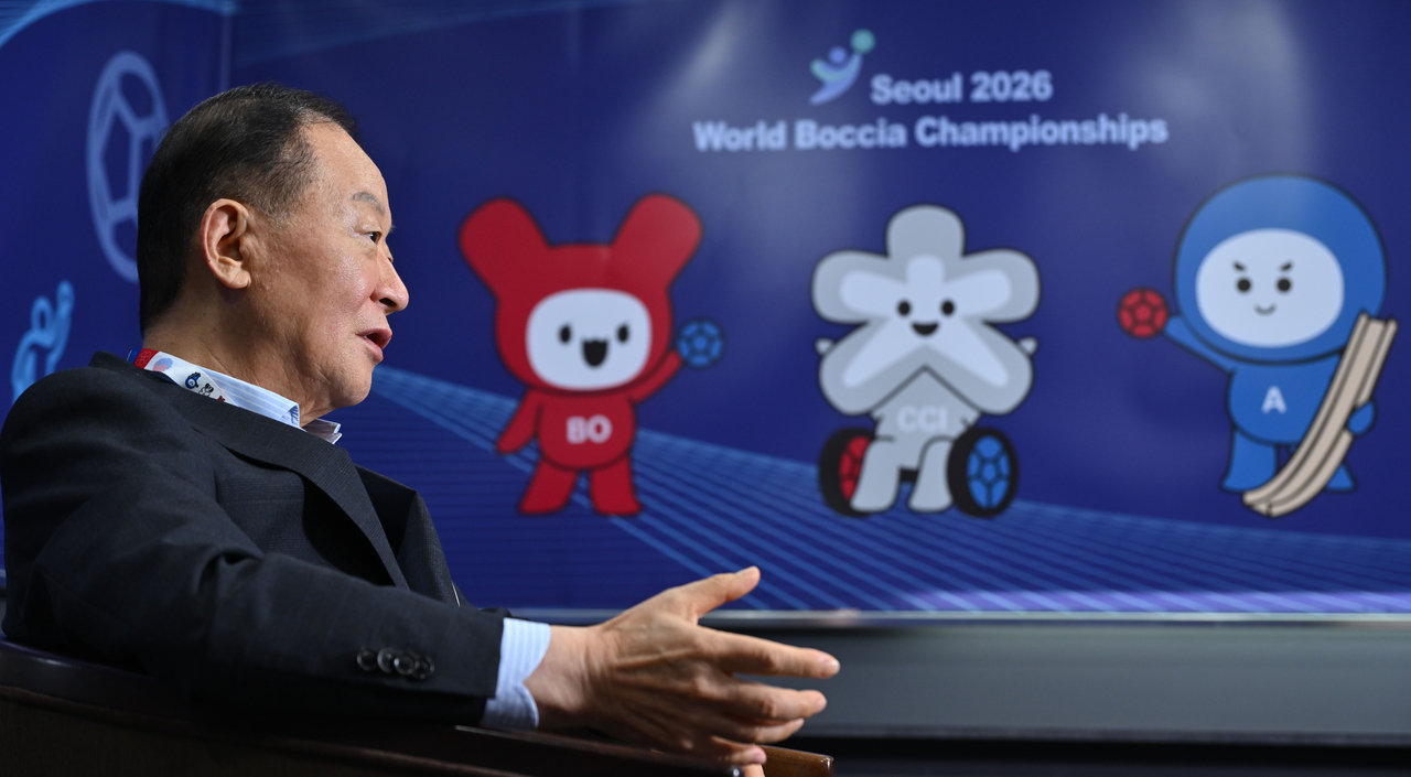 Otech Group Chairman Kang Sung-hee speaks during an interview at the Olympic Park Sports Center in Songpa-gu, Seoul, on Tuesday. Photo by Lim Se-jun