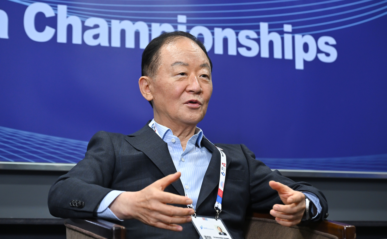 Otech Group Chairman Kang Sung-hee speaks during an interview at the Olympic Park Sports Center in Songpa-gu, Seoul, on Tuesday. Photo by Lim Se-jun