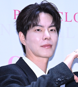 [포토]클로저 홍종현, ‘오랜만에 인사드려요’