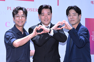 [포토] ‘클로저’ 래리 ‘크로스 하트’ 포즈