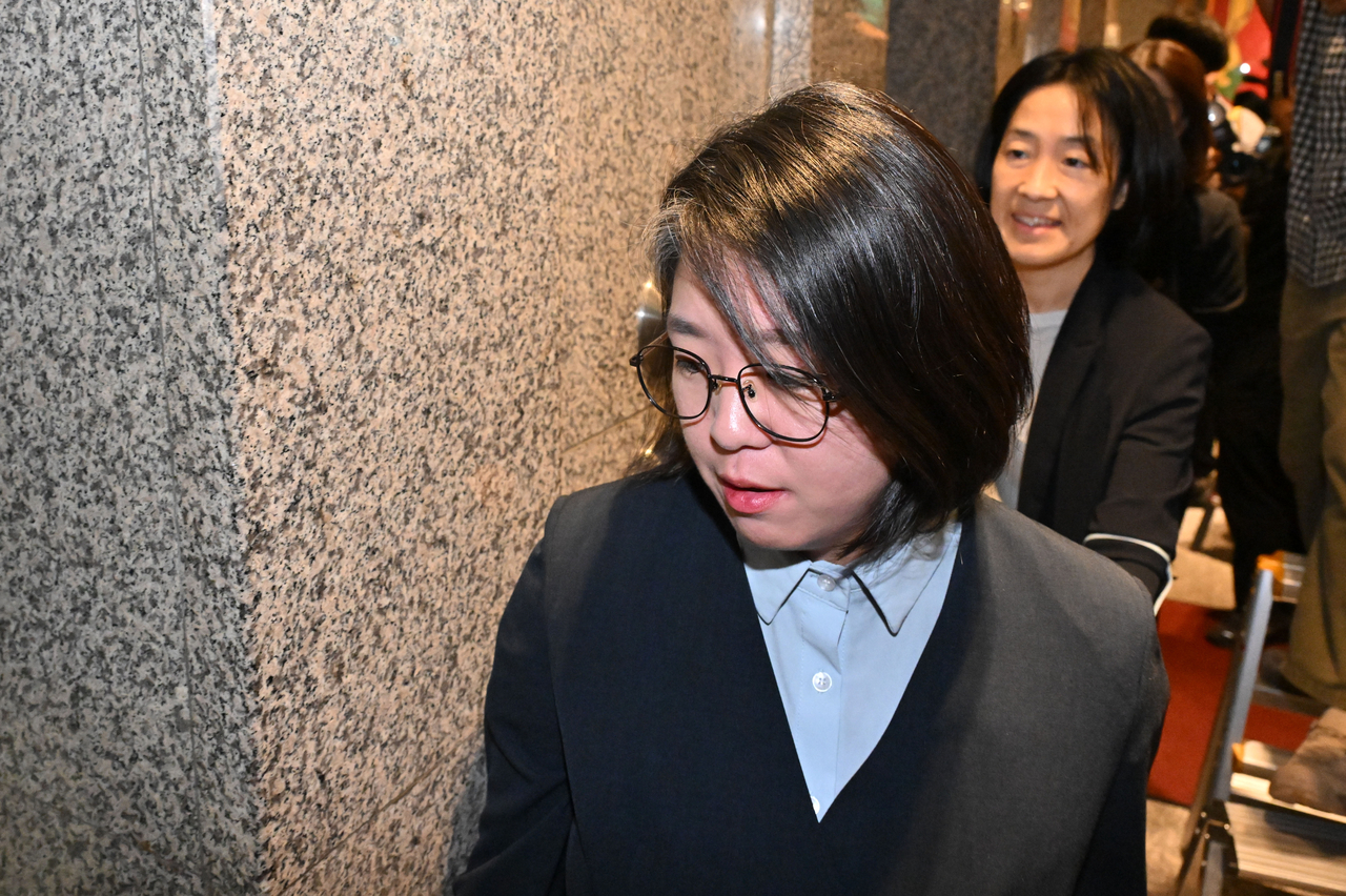 Rep. Yong Hye-in, a Basic Income Party lawmaker and gender minister nominee, heads to the office set up for preparations for a parliamentary confirmation hearing in central Seoul on Wednesday. (Im Se-jun/The Korea Herald)