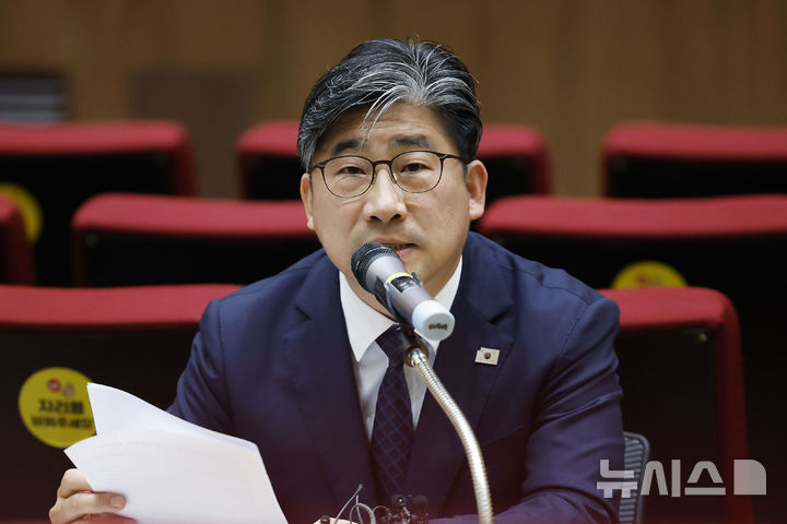 Ryu Deok-hyeon, fiscal planning adviser at Cheong Wa Dae. [Newsis]