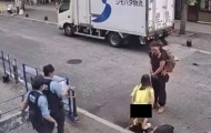 Woman defecates on Tokyo street as police walk past