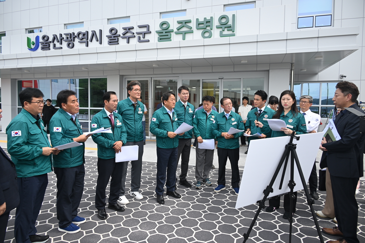 Members of the Ulju-gun Assembly in Ulsan receive a briefing from hospital officials on opening preparations at Ulju Hospital on Wednesday. [Ulju-gun, Ulsan]