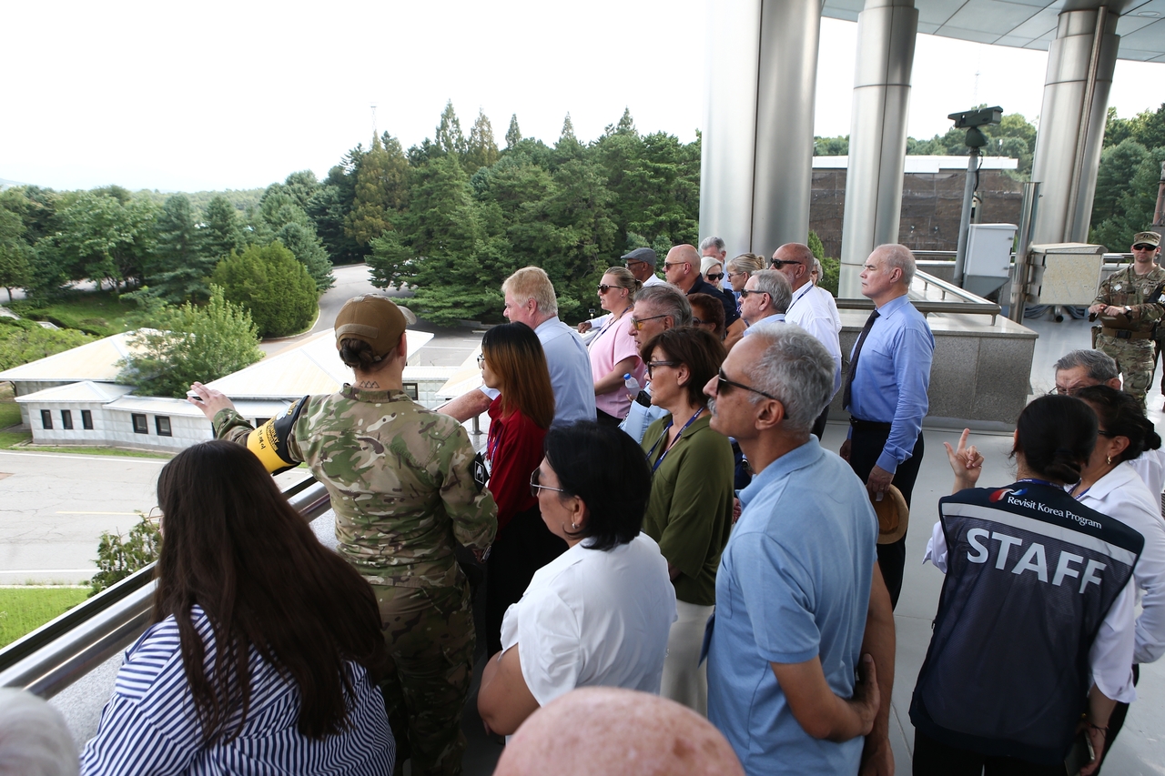 Korean War veterans and their family members from 22 UN member countries that participated in the three-year conflict tour the inter-Korean truce village of Panmunjom in the Demilitarized Zone in Paju, north of Seoul, on July 29. (Ministry of Patriots and Veterans Affairs)