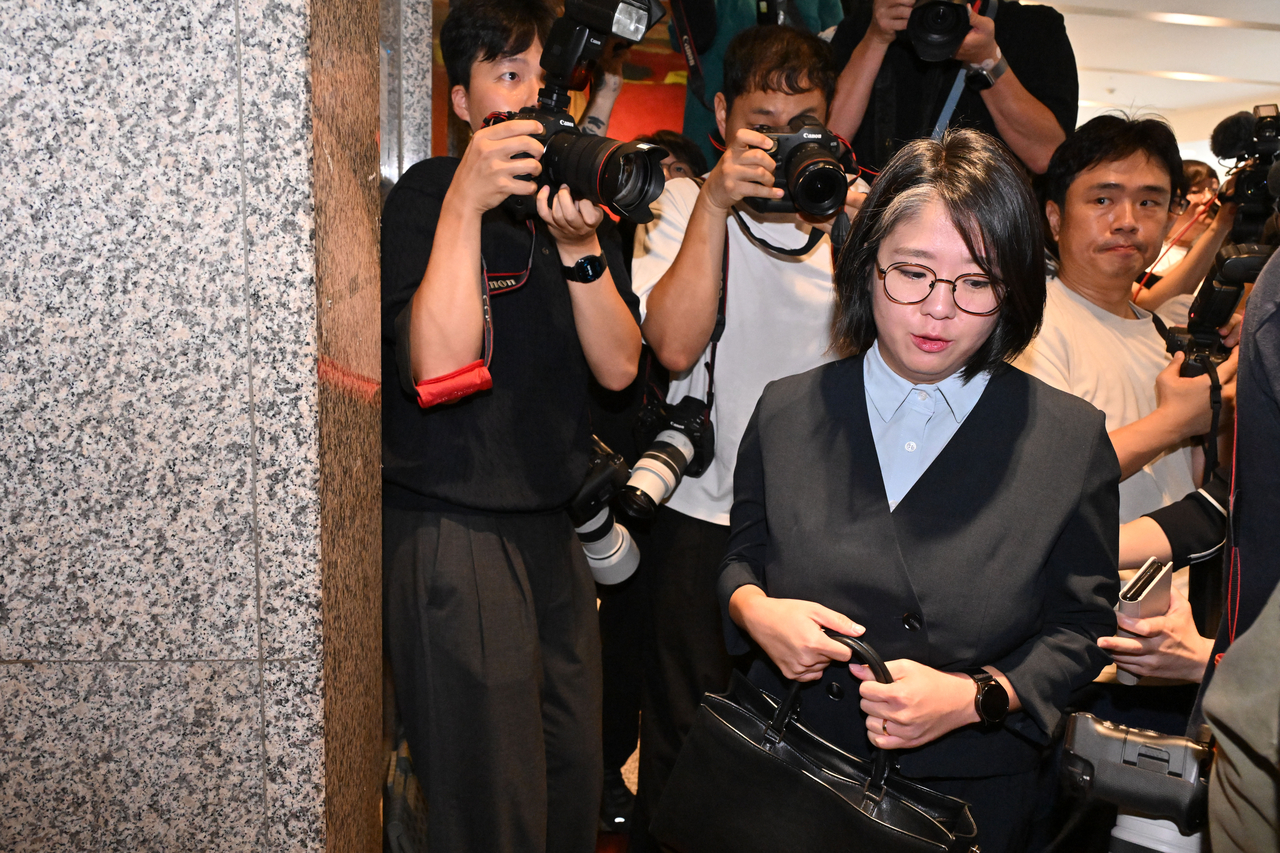 용혜인 성평등가족부 장관 후보자가 2일 오전 서울 서대문구 한국청소년활동진흥원에 마련된 인사청문회 준비 사무실로 출근하고 있다.  임세준 기자