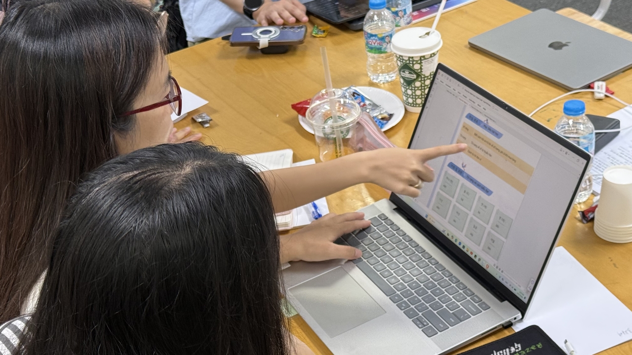 Local Korean-language teachers in Vietnam practice Korean education methods using Picl. [Provided by Picl Lab]