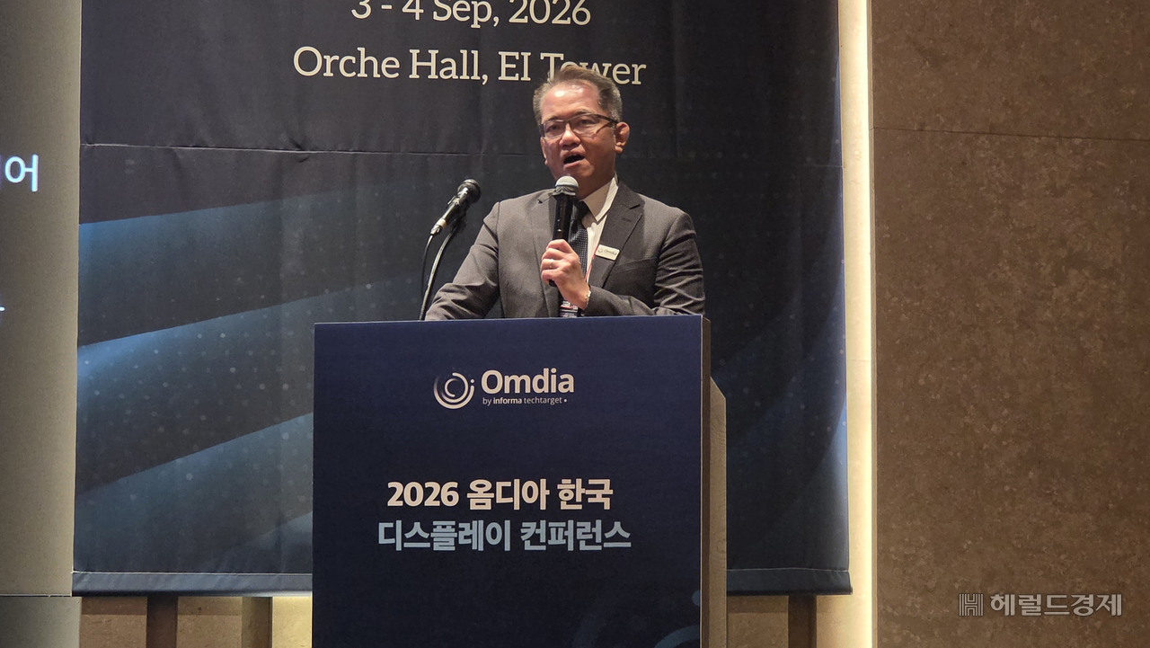 3일 서울 양재 엘타워에서 열린 ‘옴디아 한국 디스플레이 컨퍼런스 2026’에서 데이비드 시에 옴디아 대만지사 디스플레이 총괄이 발표를 하고 있다. 박지영 기자.