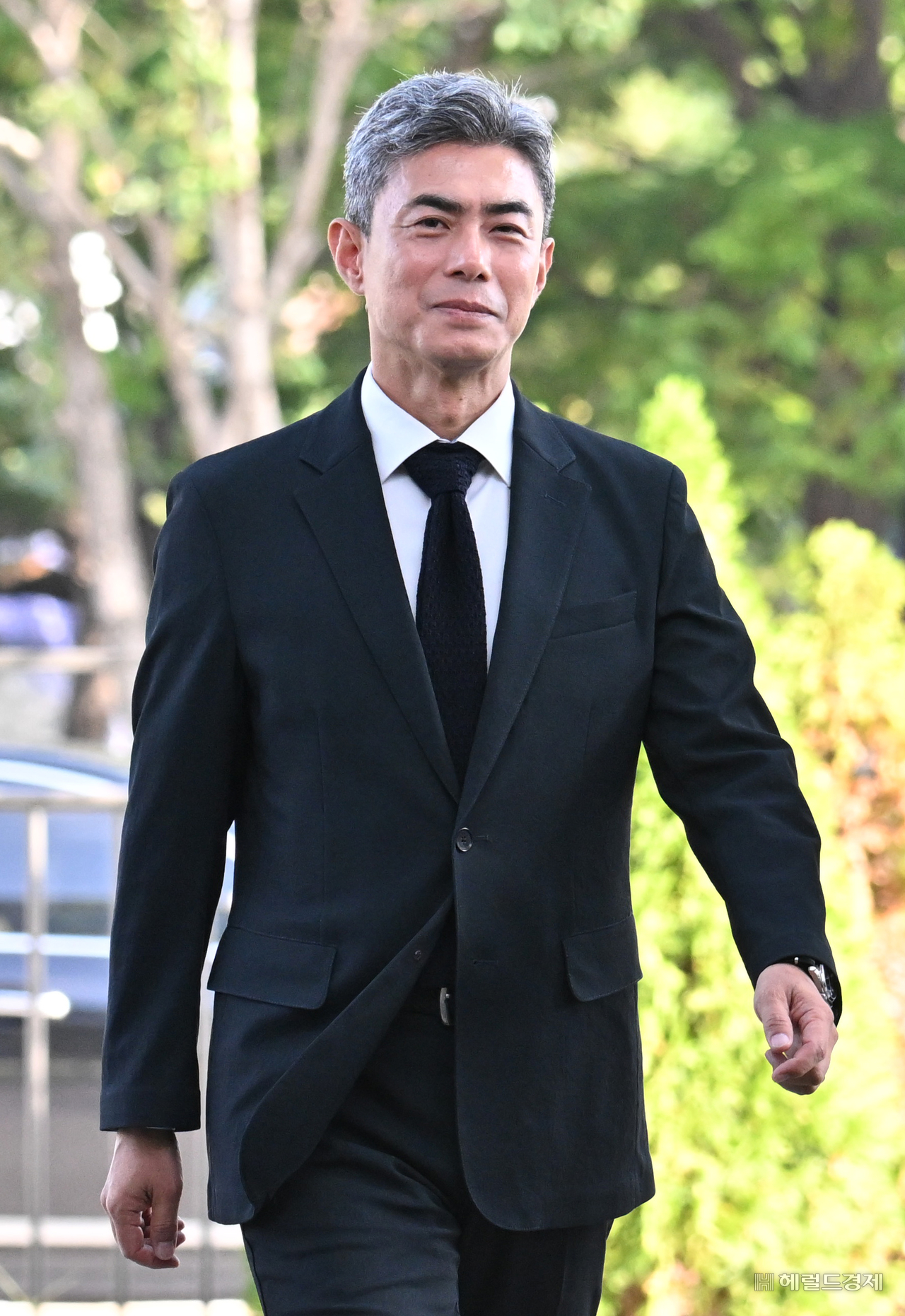 강신철 국방부 장관 후보자가 3일 오전 서울 용산구 국방컨벤션에 마련된 인사청문회 준비 사무실로 출근하고 있다. 임세준 기자