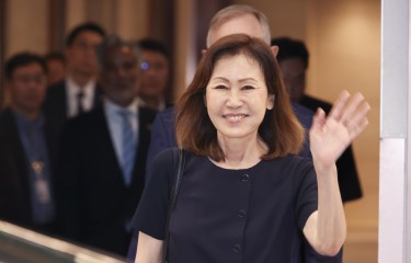 미셸 스틸 신임 주한미국대사. 공항사진기자단