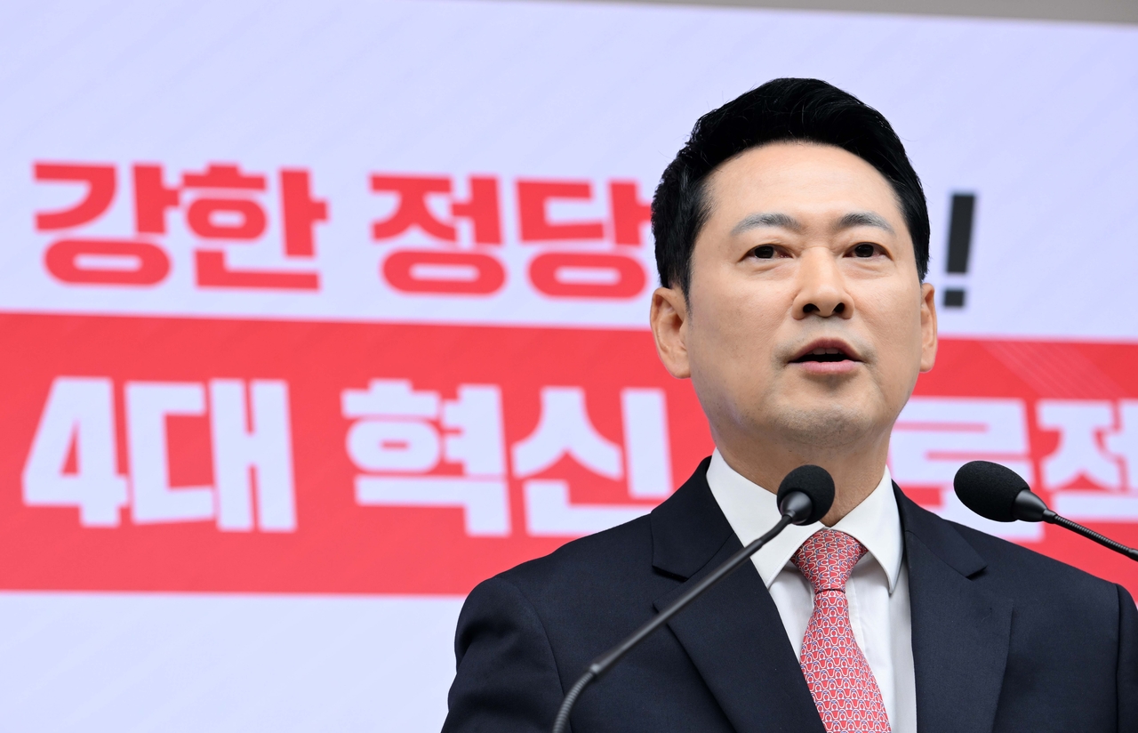 장동혁 국민의힘 대표가 26일 오전 서울 여의도 당사에서 당 대표 취임 1주년 기자회견을 하고 있다.  이상섭 기자