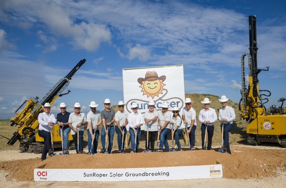 OCI Holdings Chairman Lee Woo-hyun (seventh from left) and OCI Energy President Saba Bayatli (third from right) break ground at the Sunroper Solar Power Plant in Texas on Tuesday (local time), alongside other attendees. The plant is being co-developed with Israeli energy firm Arava Power. [OCI Holdings]