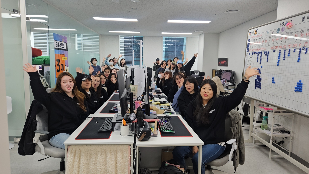 체험단 플랫폼 ‘체험단시대’를 운체영하는 체코퍼레이션 임직원들이 서울 강서구 가양동 사무실에서 기념촬영을 하고 있다. 체코퍼레이션 제공