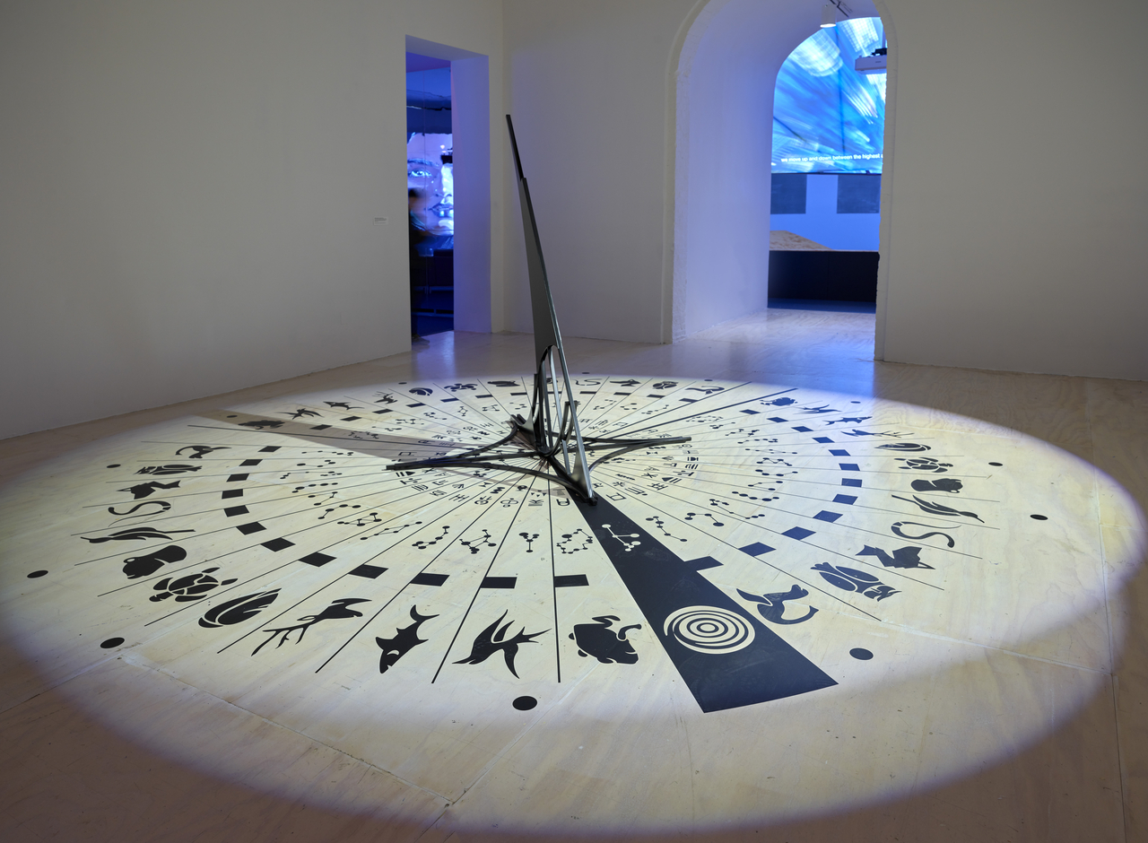 Installation view of  a sundial sculpture, part of "Delivery Dancer's Arc: Inverse" (2024), at the solo exhibition "Ayoung Kim: Delivery Dancer Codex" held at MoMa PS1 (Photo by Roz Akin, courtesy of MoMA PS1)