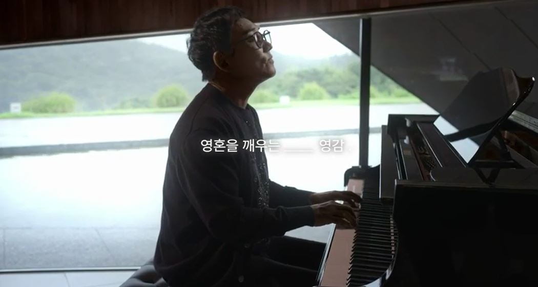 Singer Lee Seung-cheol appears in a new promotional video for The Heaven Resort, located on Daebudo island in Ansan, Gyeonggi Province. [The Heaven Resort]