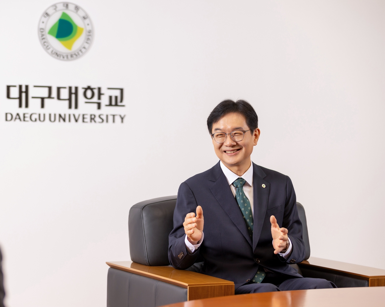 윤재웅 대구대 총장이 2일 오후 헤럴드경제와의 인터뷰를 통해 ‘학생의 성공’을 중심으로 한 대학 혁신과 100년 대구대를 위한 비전을 밝히고 있다.[대구대 제공]