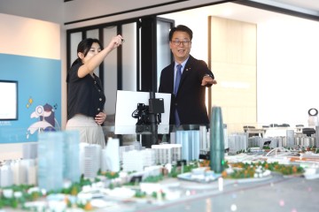 곽규택(오른쪽) 의원 대표발의 ‘항만재개발법’ 개정안 위원회 대안이 3일 국회 본회의를 통과했다. [곽규택 의원실 제공]