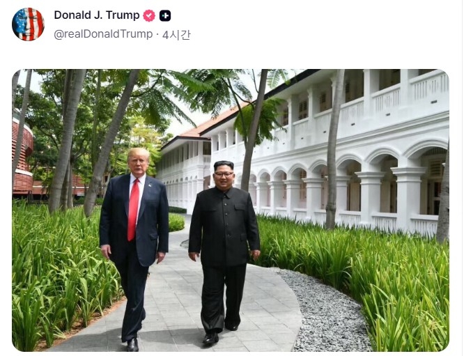 US President Donald Trump posted several photos of himself with North Korean leader Kim Jong-un on social media on Aug. 24, including images from their 2018 Singapore summit and their 2019 meeting at Panmunjom, in an apparent renewed overture for dialogue with Pyongyang. (Truth Social screenshot/Yonhap)