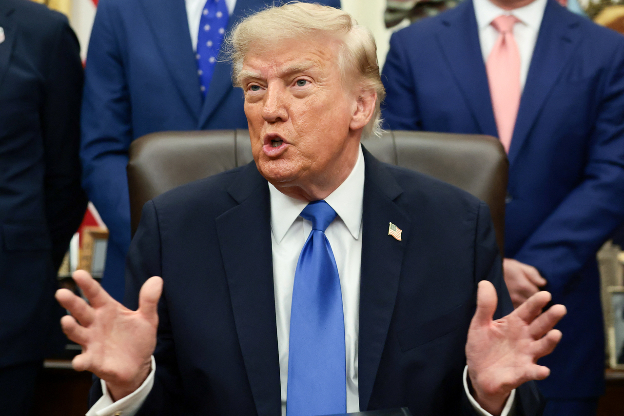 US President Donald Trump speaks during a meeting with travel executives in the Oval Office at the White House in Washington on Sept. 2, 2026, in this photo released by Reuters. (Yonhap)