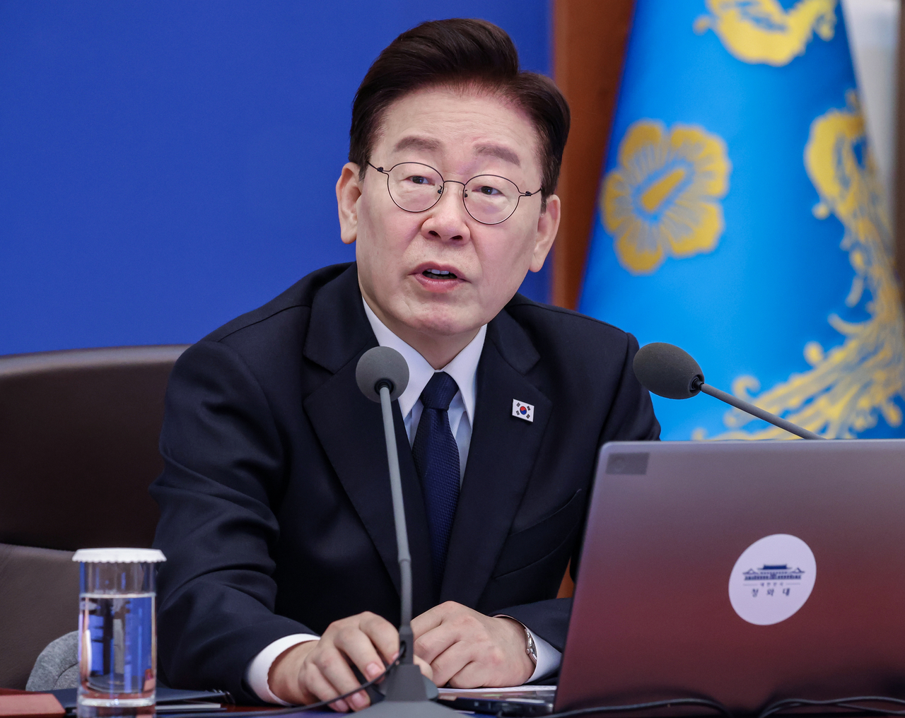 President Lee Jae Myung speaks during a weekly meeting with senior secretaries and aides at Cheong Wa Dae in Seoul on Thursday. (Yonhap)