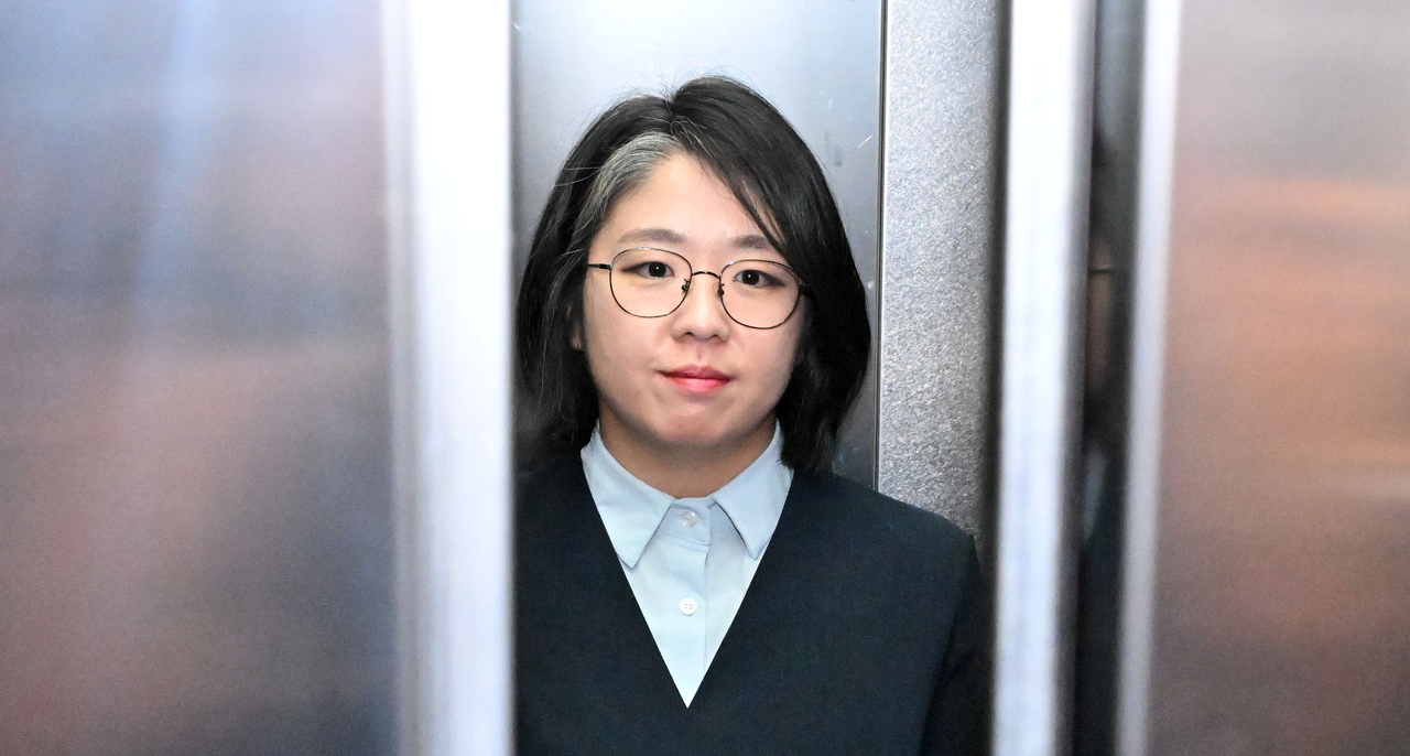 Yong Hye-in, nominee for minister of gender equality and family, arrives at her confirmation hearing preparation office in Seodaemun-gu, Seoul, on Wednesday. [Yonhap]
