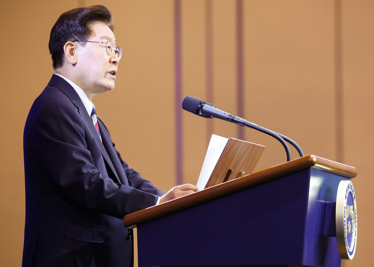 President Lee Jae Myung delivers an address at the 22nd Overseas Koreans Advisory Council Americas regional conference at Inspire Resort on Yeongjongdo, Incheon, on Wednesday. [Yonhap]