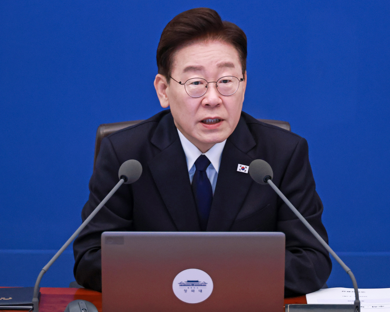 이재명 대통령이 3일 청와대에서 열린 수석보좌관회의에서 발언하고 있다. [연합]