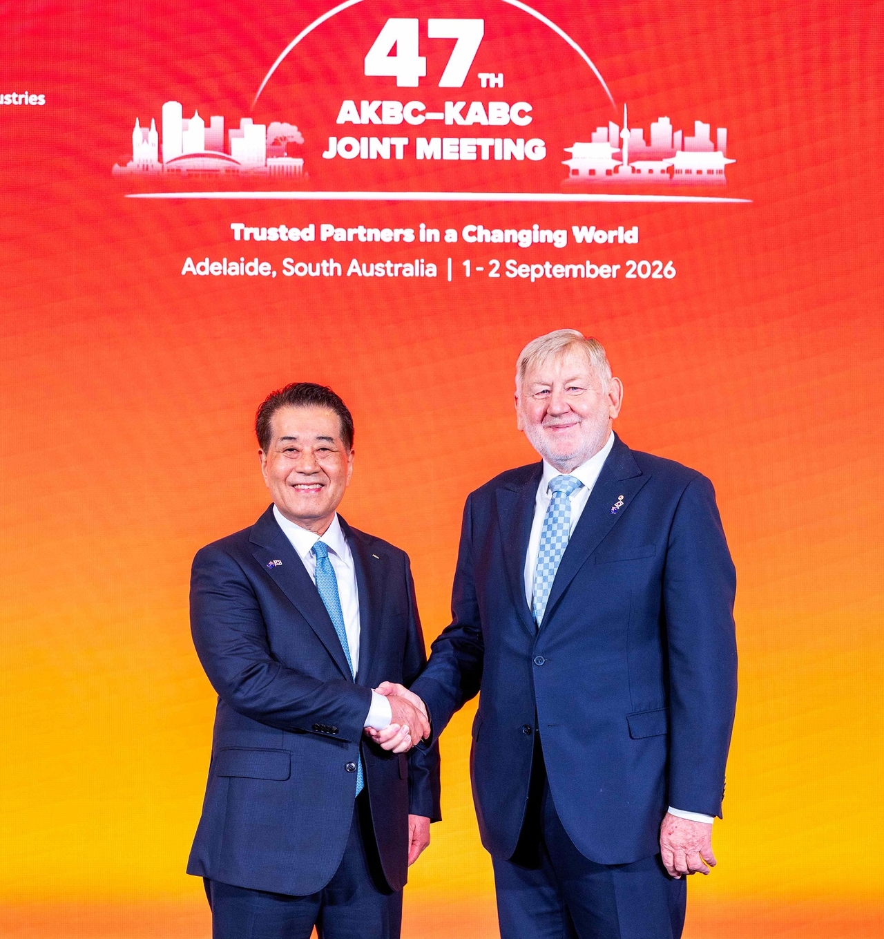 Posco Group Chairman Chang In-hwa (left) and Martin Ferguson, chair of the Australia-Korea Business Council, pose for a photo at the 47th Korea-Australia Economic Cooperation Committee joint meeting held in Adelaide, Australia, on Wednesday. [Posco Holdings]