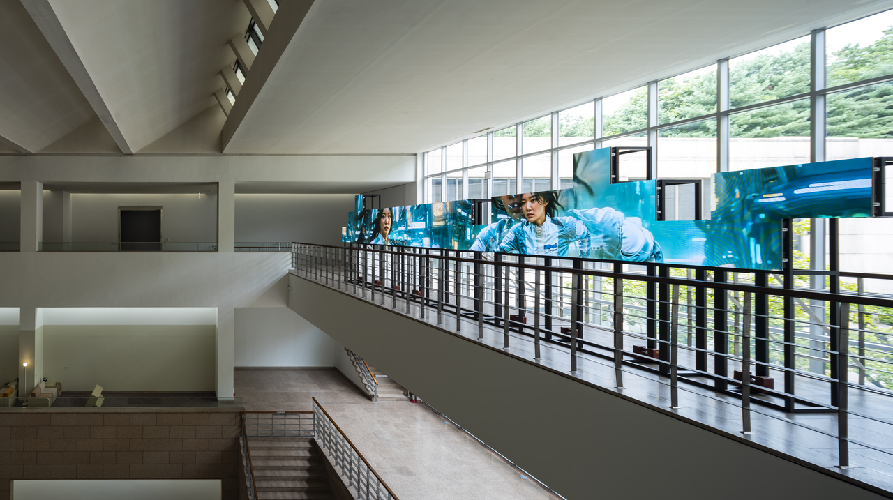 "Delivery Dancer's Arc: Inverse" (2024) by Kim Ayoung, is on view, reconfigured as a site-specific installation for the exhibition "MMCA Gwacheon, 40th Anniversary: Imaginations in Light," running at MMCA Gwacheon in Gyeonggi Province. (MMCA)