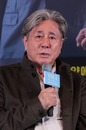 [포토] 최민식, ‘인턴을 보았다’