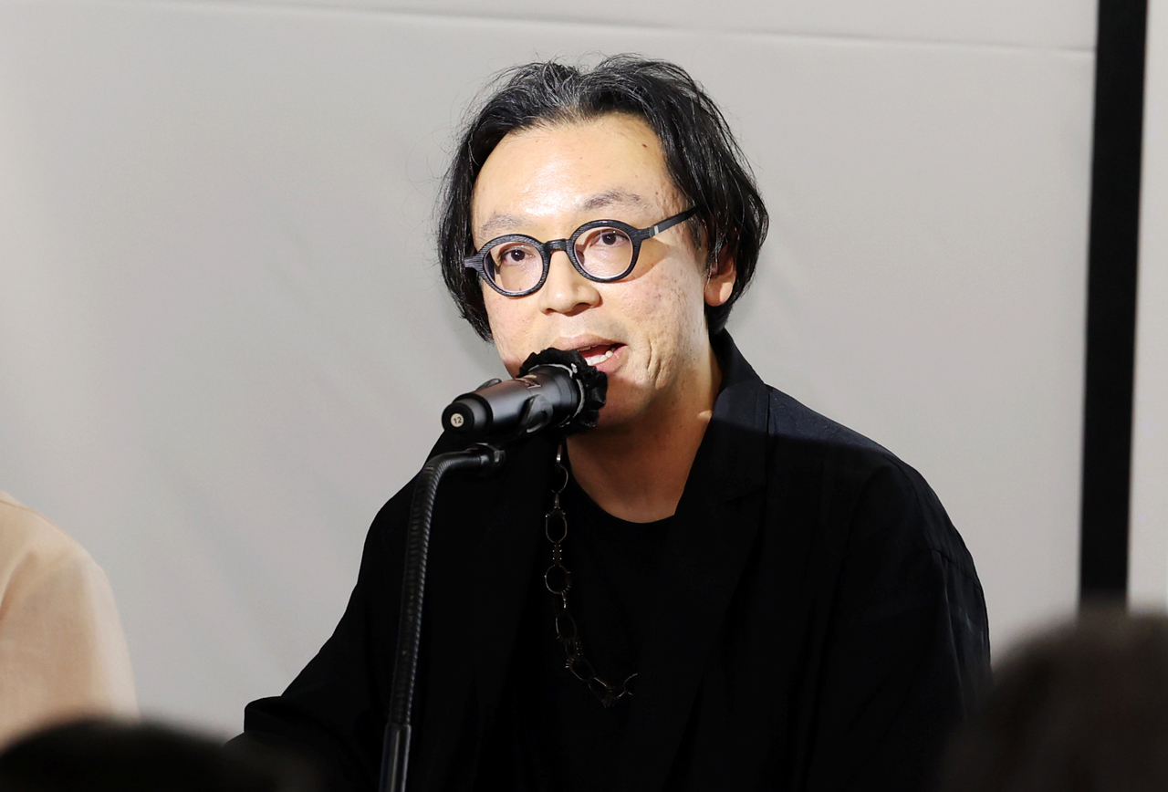 Artistic Director Ho Tzu Nyen speaks at a news conference for the 16th Gwangju Biennale at the Gwangju Biennale Exhibition Hall in Gwangju on Friday. (Yonhap)