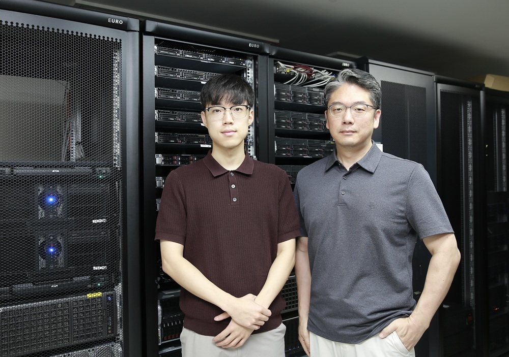 이번 연구를 수행한 이건호(왼쪽부터) KAIST 박사과정, 김민수 교수.[KAIST 제공]