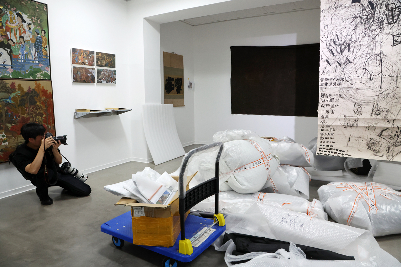 An unfinished Chinese pavilion installation is seen at an art museum in the southwestern city of Gwangju on Thursday (Yonhap)