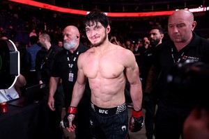 UFC featherweight contender Evloev draws backlash over sexist remarks about women's MMA