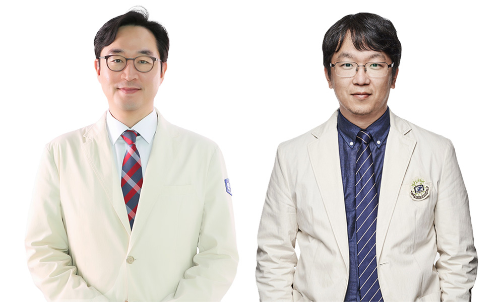 From left: Professor Bae Woong-jin of the urology department at Seoul St. Mary's Hospital and Professor Lee Dong-seop of the urology department at St. Vincent's Hospital. [Seoul St. Mary's Hospital]