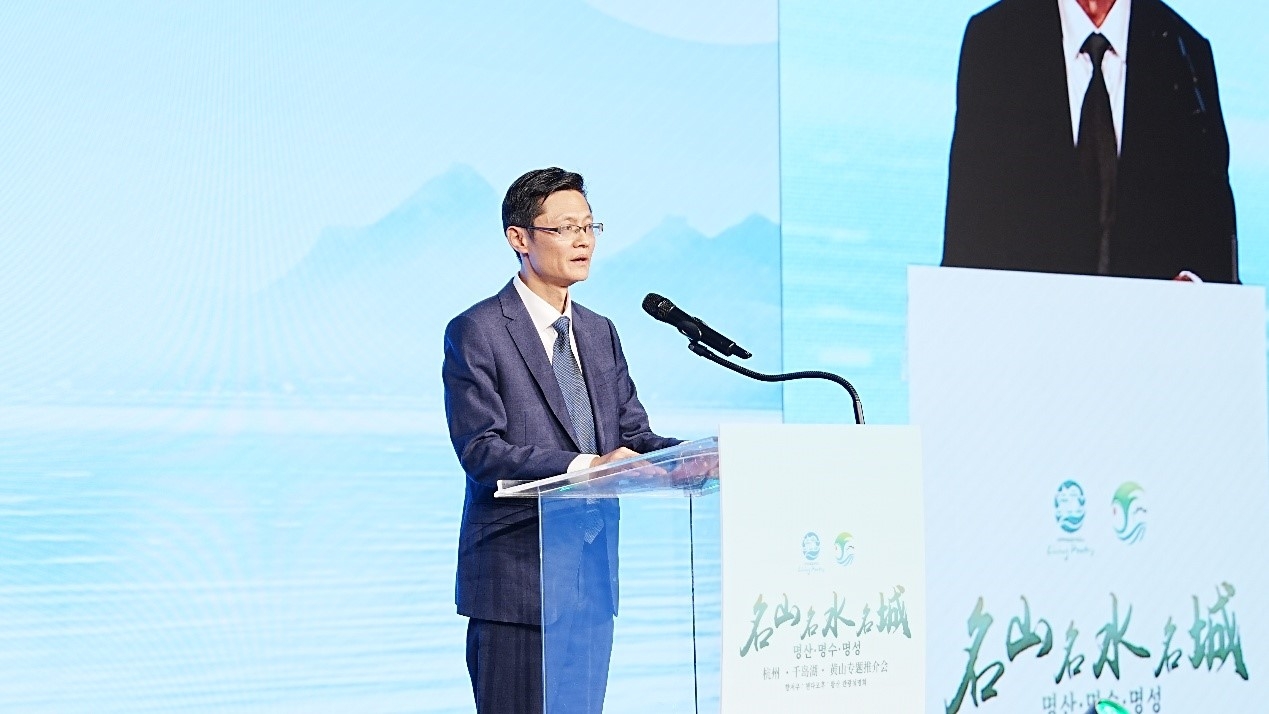 홍펑(洪峰) 황산시 인민정부 부비서장 축사 모습