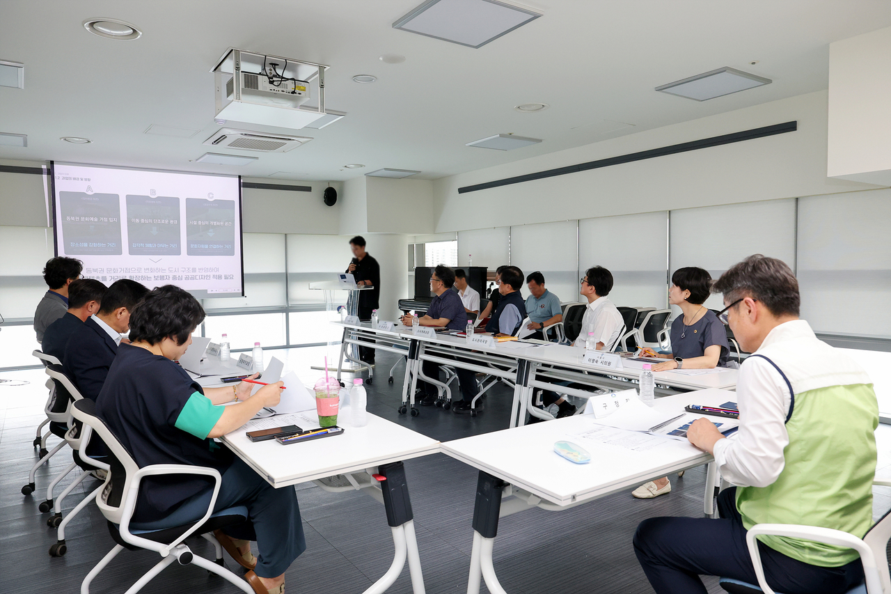 Interim design report for the Seoul Metropolitan Government's Changdong Culture Link design landscape project